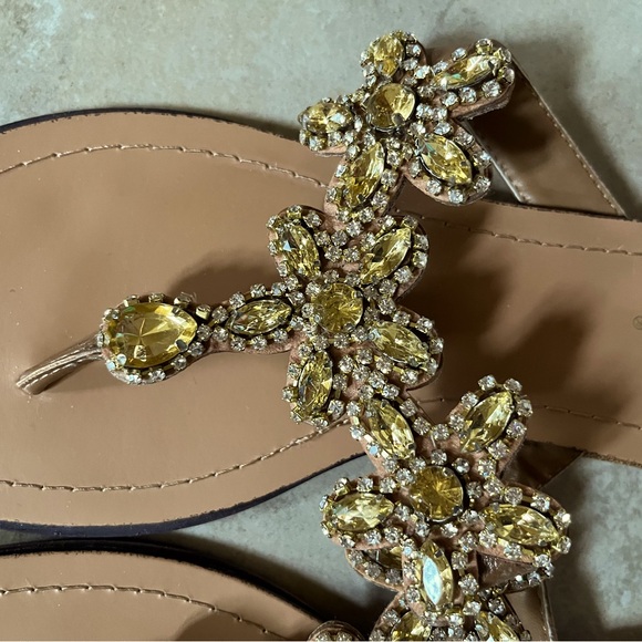 Madeline Stuart women’s flat sandal with yellow and clear crystals. Size 10W - Picture 2 of 2